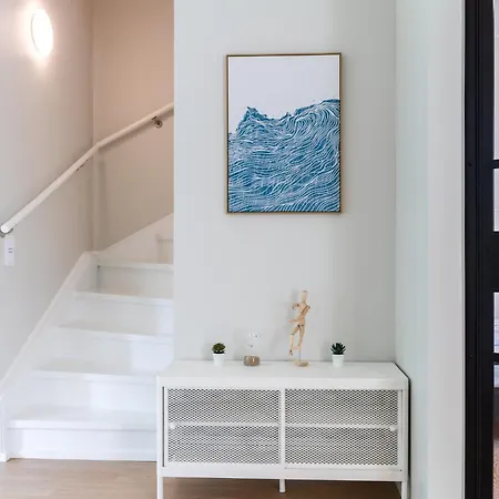 Newly Renovated Large Family Apartment, Parking, Sauna, Balcony *