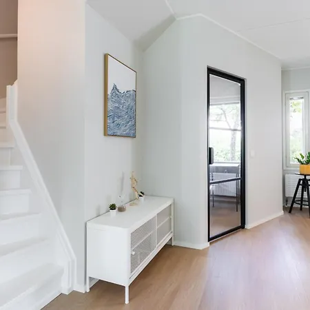 Newly Renovated Large Family Apartment, Parking, Sauna, Balcony *