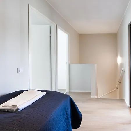 Newly Renovated Large Family Apartment, Parking, Sauna, Balcony Casa vacanze