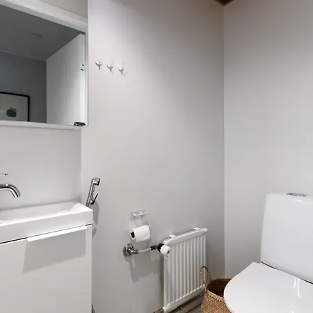 Newly Renovated Large Family Apartment, Parking, Sauna, Balcony Casa vacanze *