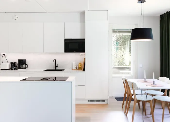 Newly Renovated Large Family Apartment, Parking, Sauna, Balcony *