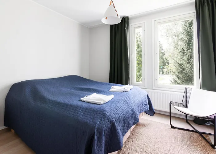 Newly Renovated Large Family Apartment, Parking, Sauna, Balcony *