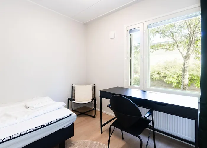 Newly Renovated Large Family Apartment, Parking, Sauna, Balcony 別荘 *