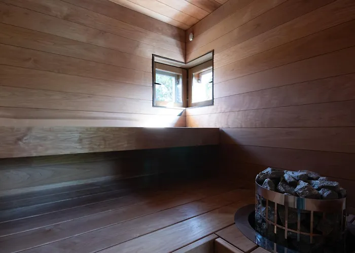 別荘 Newly Renovated Large Family Apartment, Parking, Sauna, Balcony Jyväskylä